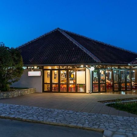 Victoria Mobilehome Jezera Village Holiday Resort Exterior photo